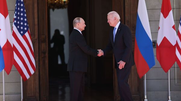 Президент России Владимир Путин и президент США Джо Байден на саммите в Женеве - Sputnik Молдова