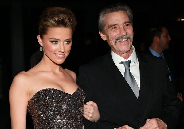 Actrița Amber Heard și tatăl ei David Heard participă la proiecția filmului la Hollywood, California - Sputnik Moldova