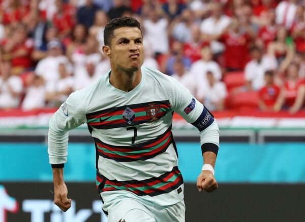Cristiano Ronaldo sărbătorește al doilea gol marcat. - Sputnik Moldova