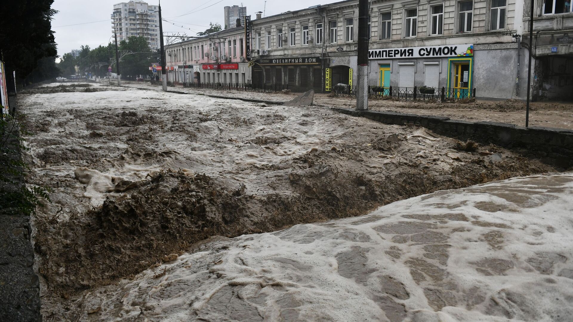 Inundație după ploi torențiale, Ialta - Sputnik Moldova, 1920, 16.01.2022