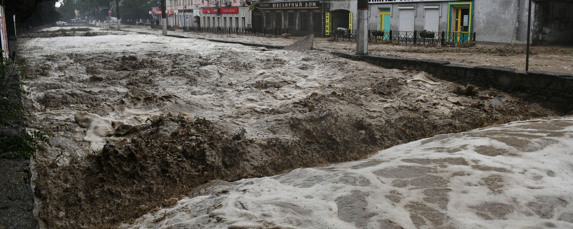 Inundație după ploi torențiale, Ialta - Sputnik Moldova, 1920, 16.01.2022