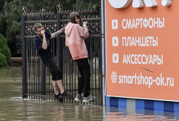 Мощные паводки привели к замутнению воды глиной. - Sputnik Молдова