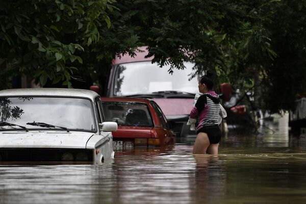 Последствия подтопления в Керчи из-за ливней. В Крыму прошли сильные дожди, вызвавшие подтопления. - Sputnik Молдова