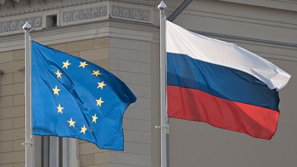 Drapelele Federației Ruse și UE - Sputnik Moldova