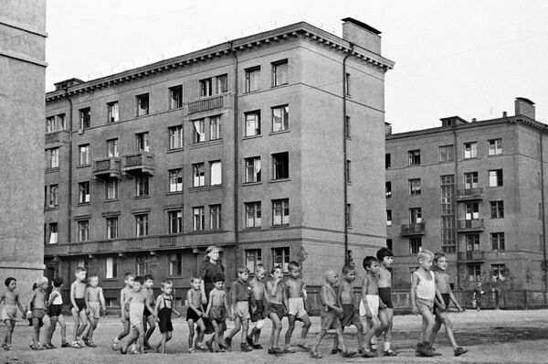 Marele război patriotic din 1941-1945. Începutul războiului. Copii pe străzile orașului. Moscova, 23 iunie 1941. - Sputnik Moldova-România