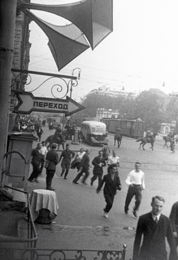 Raid aerian în Leningrad în primele zile ale războiului. - Sputnik Moldova-România