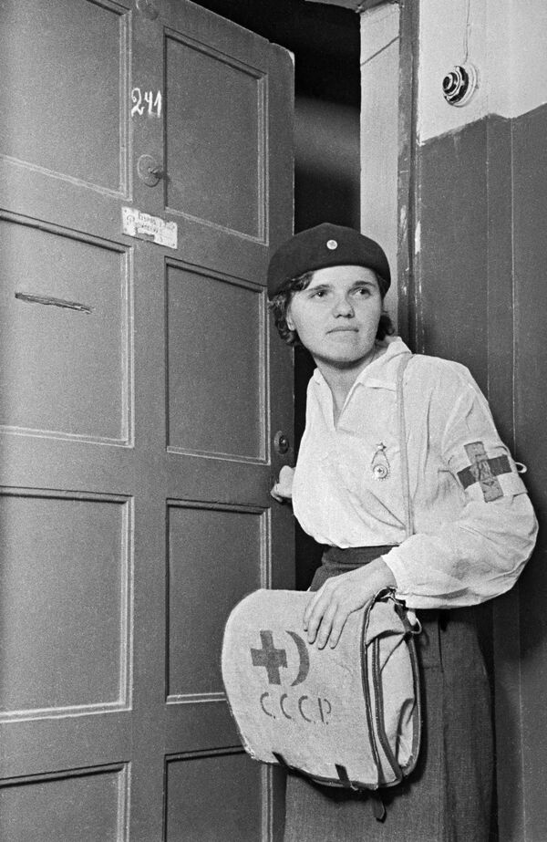 Marele Război Patriotic 1941-1945. Asistentă medicalăal serviciului medical și sanitar. Moscova, iunie 1941. - Sputnik Moldova-România