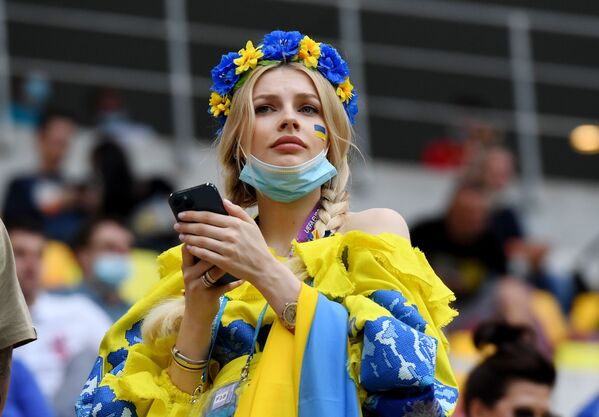 Microbistă ucraineană la meciul Euro-2020 în București - Sputnik Moldova