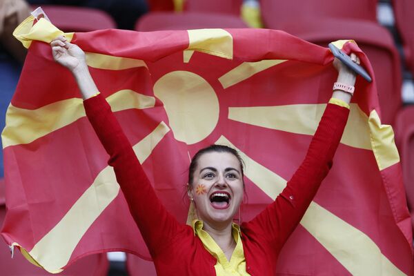 Suportera echipei Macedoniei de Nord, înaintea meciului Euro 2020 cu Olanda - Sputnik Moldova
