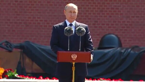 Ziua Memoriei și Durerii: Putin a depus flori la Mormântul Soldatului Necunoscut - Sputnik Moldova