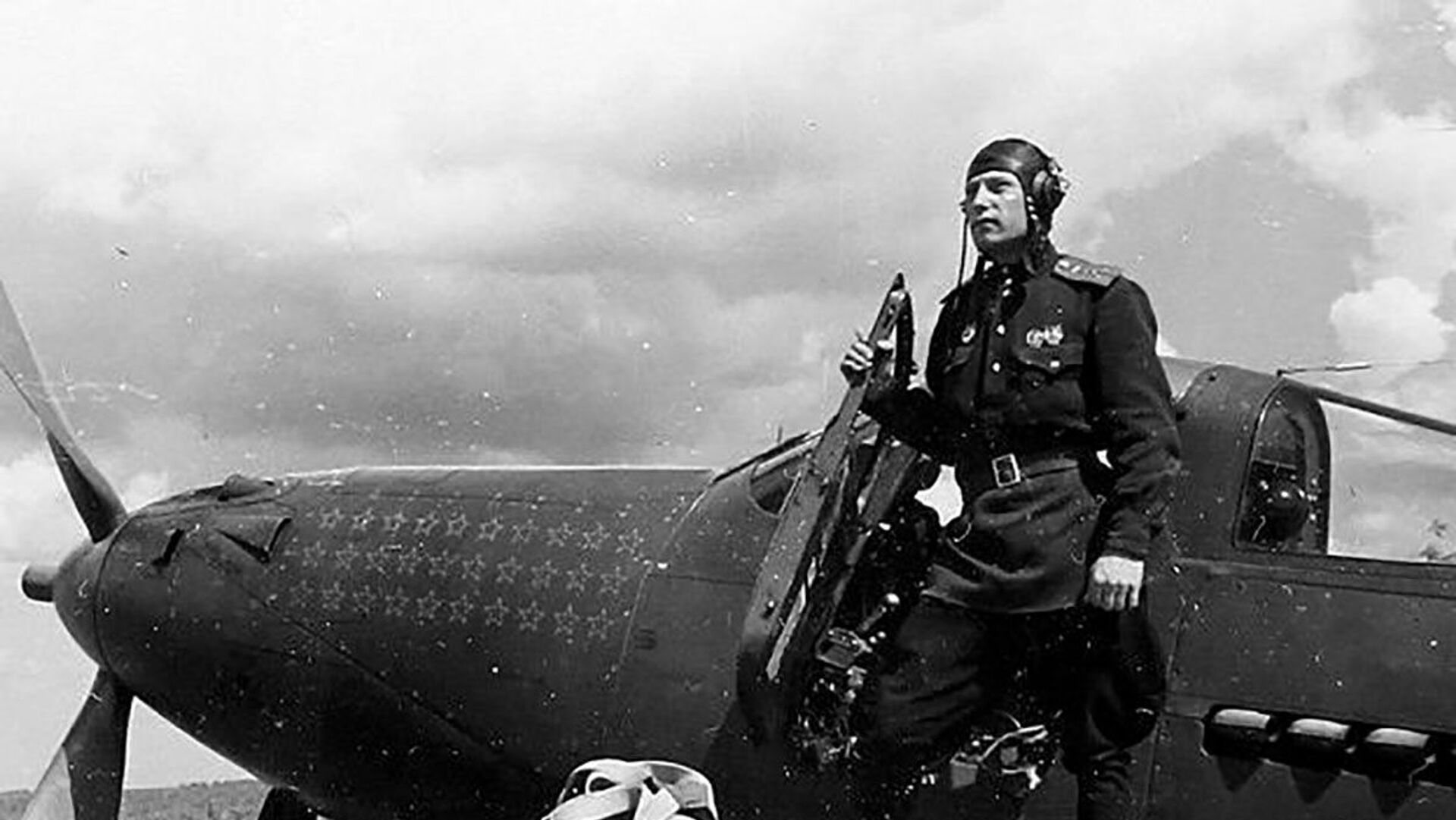 Легендарный ас, командир 9-й гвардейской авиадивизии гвардии полковник Александр Иванович Покрышкин - Sputnik Молдова, 1920, 22.06.2021