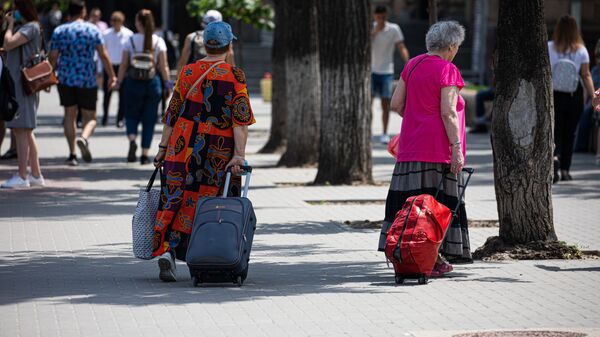 Санду в День пожилых людей отметила важность сохранения уважения между поколениями - Sputnik Молдова