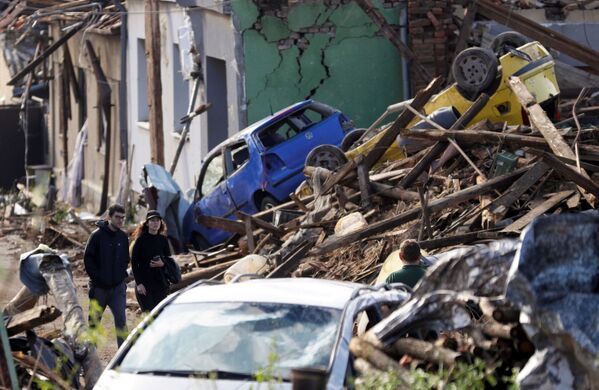 O tornada a devastat mai multe sate din Republica CehăSur la photo: le village de Mikulcice, à proximité de la ville de Hodonin.  - Sputnik Moldova-România