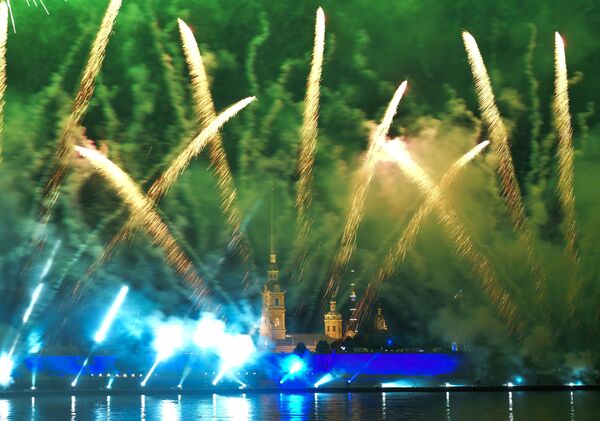 Focuri de artificii prilejuite sărbătorii absolvenților „Pânzele Purpurii” din Sankt Petersburg - Sputnik Moldova-România