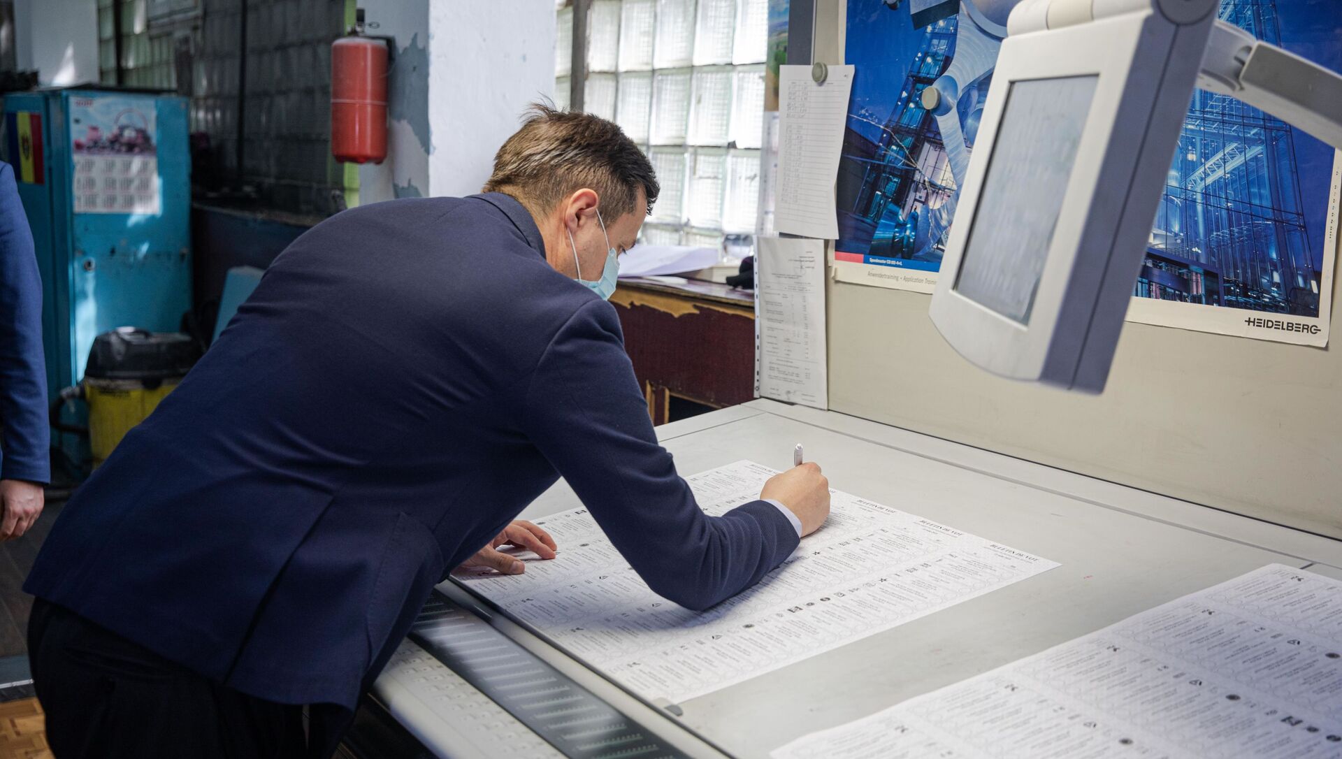 Печать бюллетеней для досрочных парламентских выборов 11 июля 2021 года - Sputnik Moldova, 1920, 26.06.2021