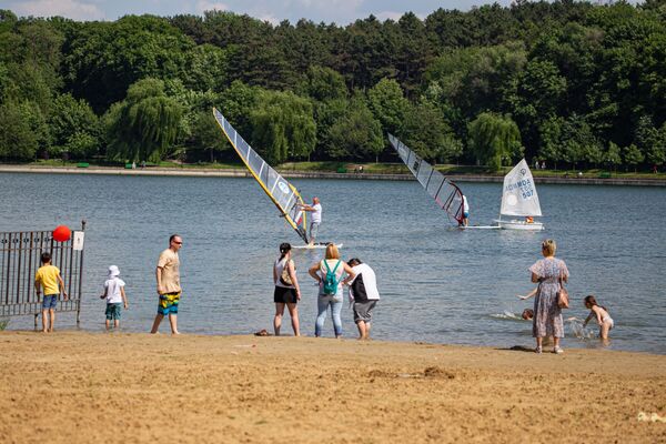 Лето в Кишиневе - это, в основном, отдых на городских озерах. - Sputnik Молдова