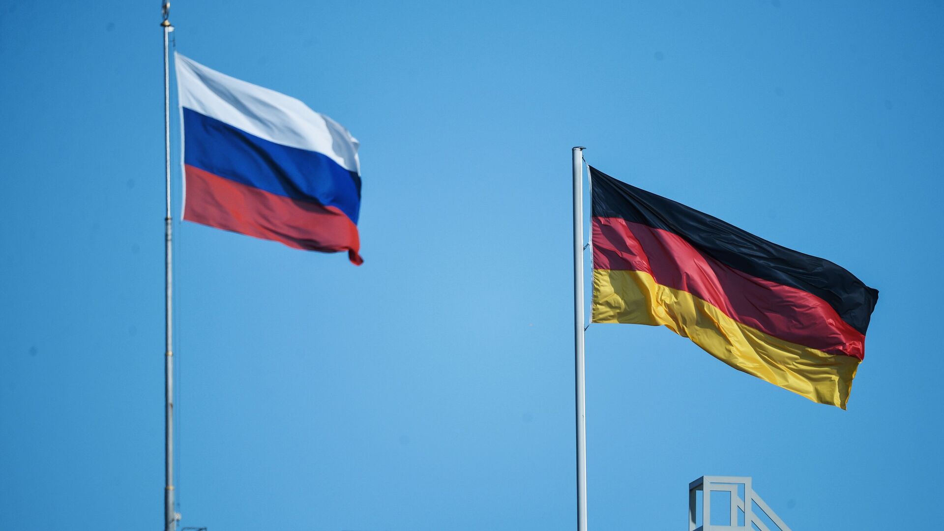 Флаг России и Германии в Берлине. - Sputnik Молдова, 1920, 27.06.2021