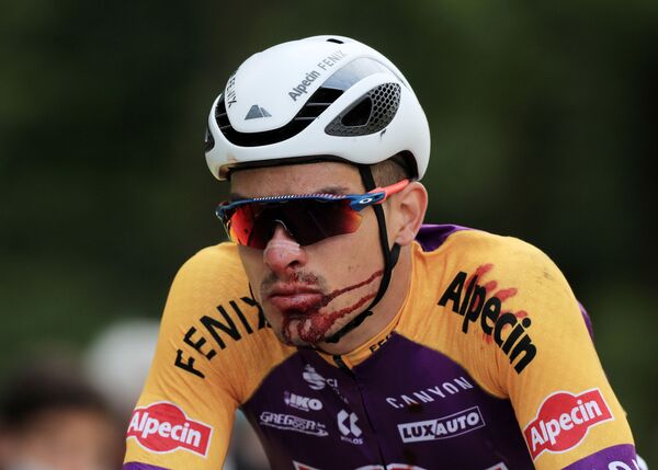 Ciclistul italian Christian Sbaragli după un accident  - Sputnik Moldova-România