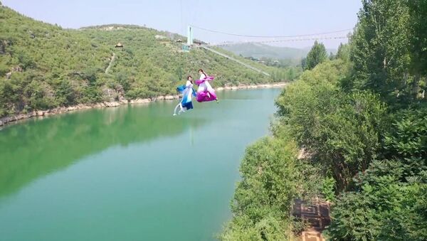 Wire fu for all! River 'cableway' lets visitors experience high-flying martial arts dreams in China - Sputnik Moldova