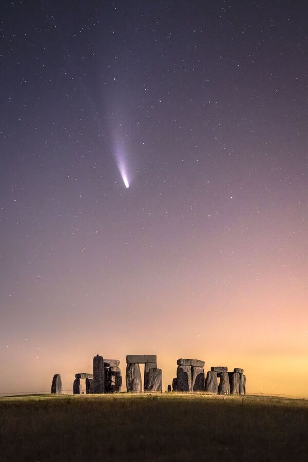 Снимок Comet Neowise over Stonehenge британского фотографа James Rushforth, попавший в шортлист конкурса Royal Observatory’s Astronomy Photographer of the Year 13. - Sputnik Молдова