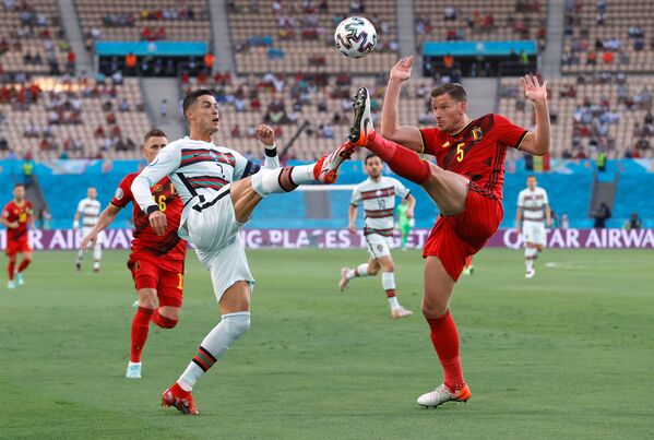 Jucători portughezi și belgieni în timpul meciului UEFA EURO 2020 - Sputnik Moldova-România