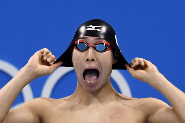 Японский пловец Хагино Косукэ готовится к участию в полуфинале мужского заплыва на 200 м вольным стилем во время соревнований по плаванию на Олимпийских играх в Рио-де-Жанейро, 2016 год. - Sputnik Молдова