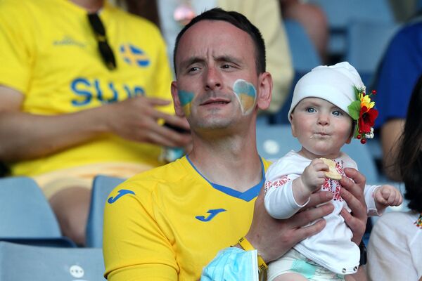 Fanii din Ucraina așteaptă începutul meciului de fotbal. - Sputnik Moldova-România