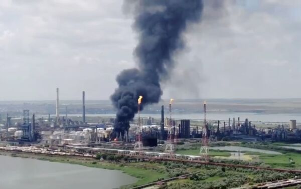 Drone footage from NGO Agent Green shows the fire at Petromidia oil refinery after a blast in Navodari, Romania July 2, 2021 in this still image obtained from video.  - Sputnik Moldova-România