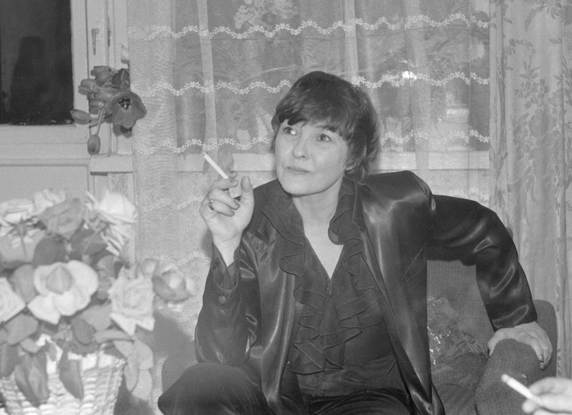 Белла Ахмадулина в Кишиневе в 1983 - Sputnik Молдова, 1920, 20.07.2021