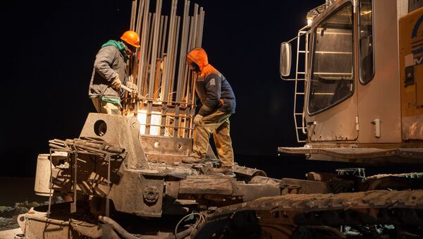Свайные работы на строительстве Керченского моста в Крыму  - Sputnik Молдова