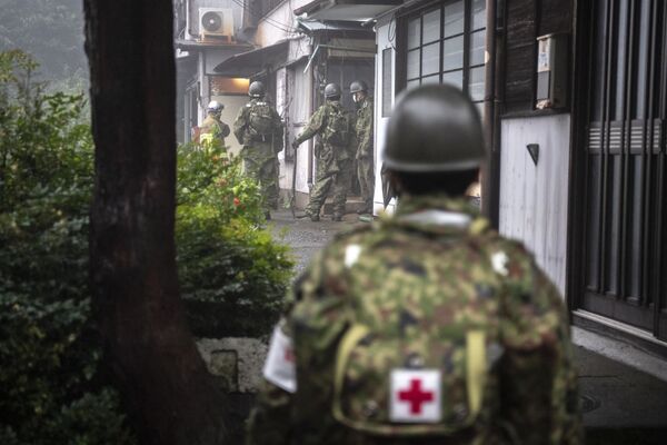 Members of Japan's Self-Defense Forces patrol at the scene of a landslide following days of heavy rain in Atami in Shizuoka Prefecture on July 3, 2021.  - Sputnik Молдова