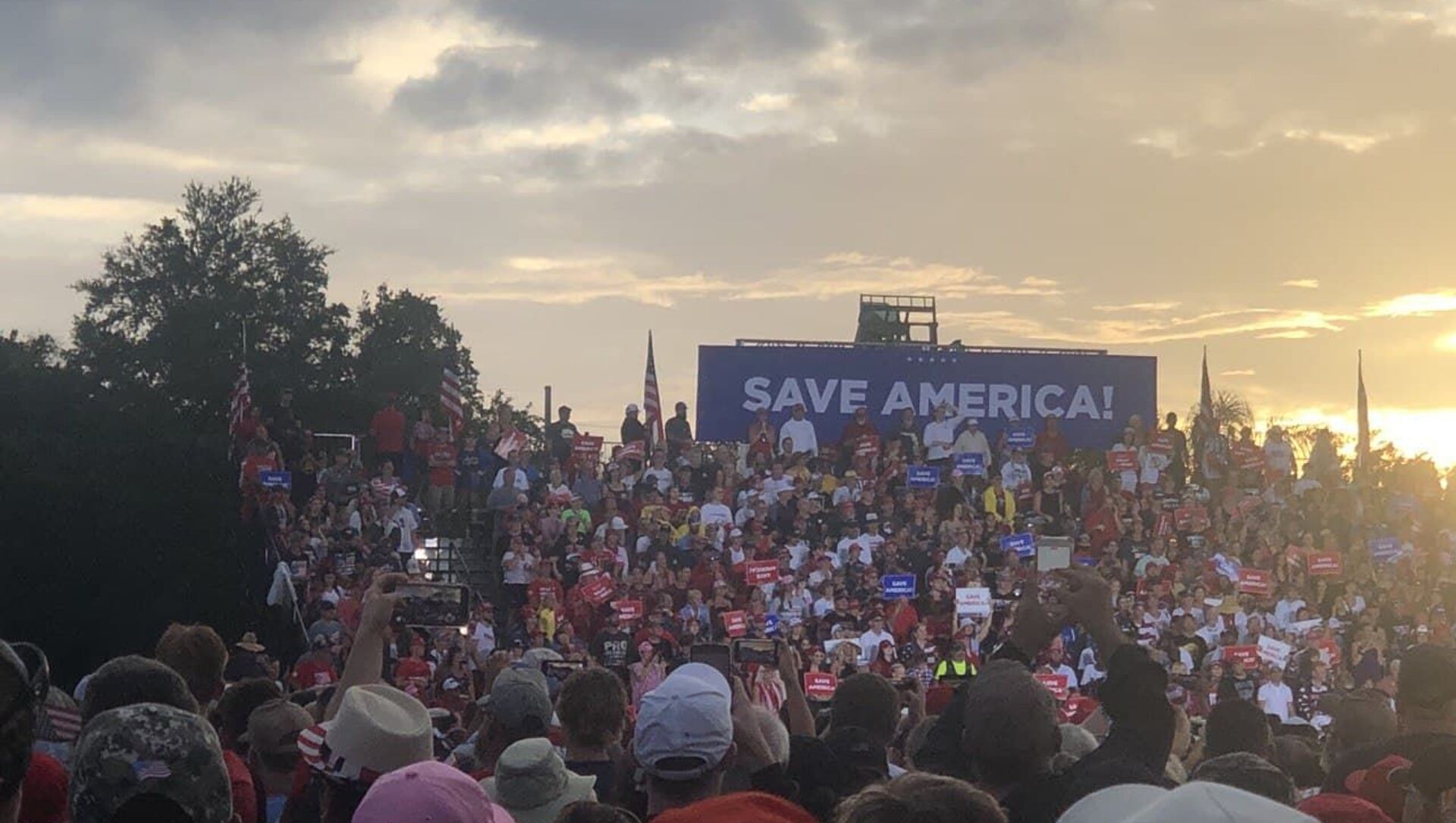 Donald Trump's  'Save America' campaign-style rally in Sarasota, Florida, 3 June, 2021 - Sputnik Moldova-România, 1920, 04.07.2021