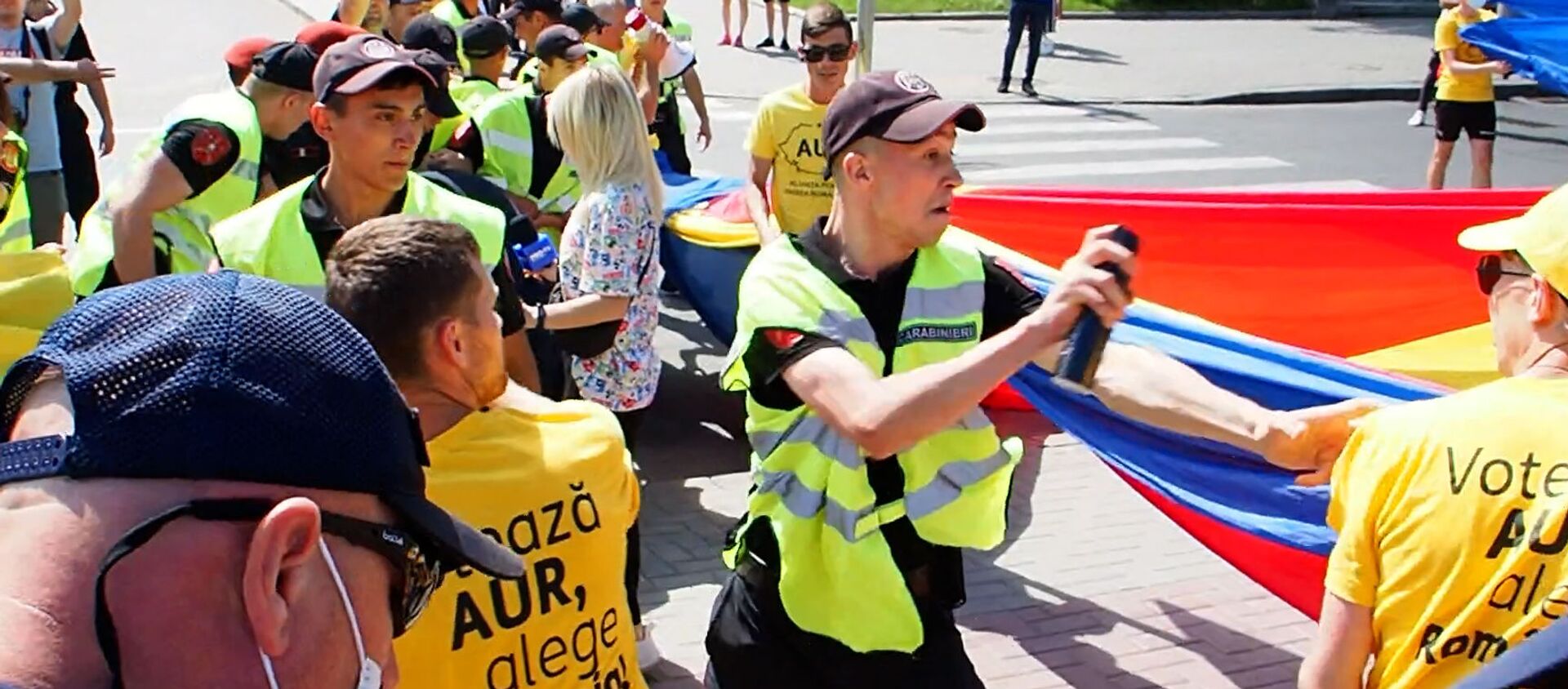 Стычки в ходе марша сторонников Блока коммунистов и социалистов с представителями Партии AUR - Sputnik Moldova, 1920, 07.07.2021