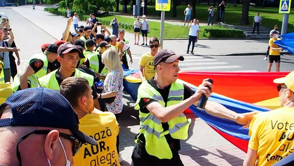Стычки в ходе марша сторонников Блока коммунистов и социалистов с представителями Партии AUR - Sputnik Молдова