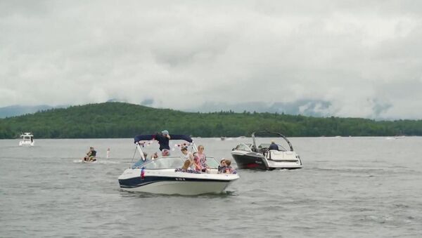USA: Boat parade on New Hampshire's Lake Winnipesaukee marks Independence Day - Sputnik Moldova-România