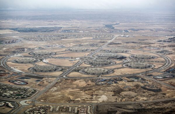 Vedere aeriană a construcției megaproiectului egiptean „Noua capitală administrativă”, la aproximativ 45 km est de Cairo - Sputnik Moldova-România