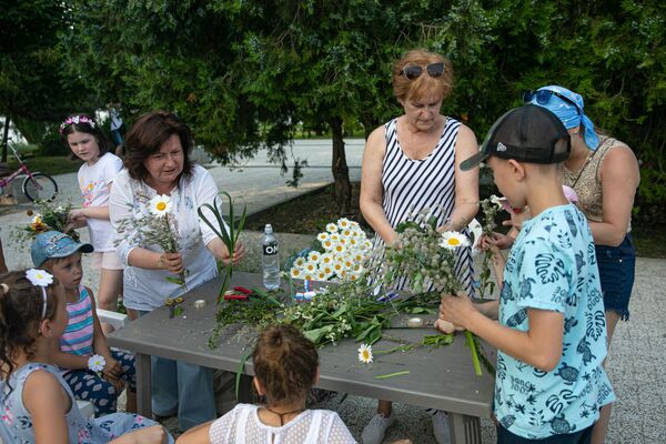 Atelierul floristic în ”Orășelul familiei” - Sputnik Moldova