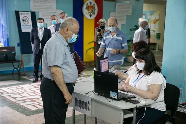 Alegeri parlamentare anticipate în Moldova 2021: secție de votare, mersul votării - Sputnik Moldova-România