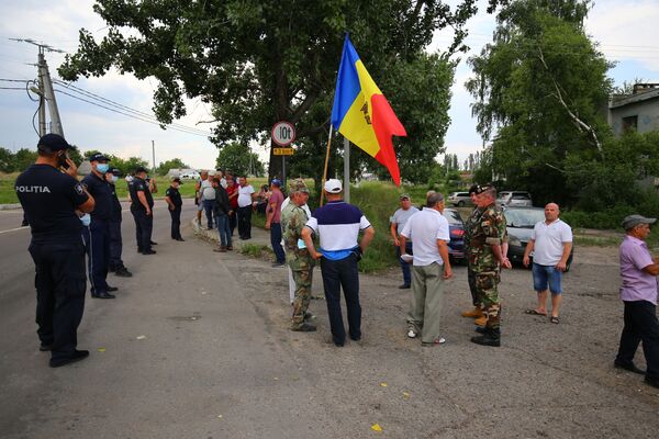 Un grup de combatanți a venit la postul de control Varnița - Sputnik Moldova