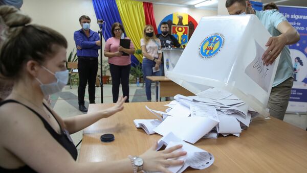 Numărarea buletinelor de vot la alegerile din Moldova - Sputnik Moldova-România