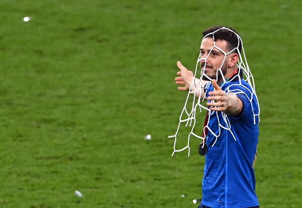 Игрок сборной Италии Алессандро Флоренци после победы команды на Евро-2020. - Sputnik Молдова
