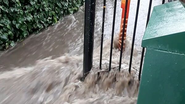 Inundații după o ploaie torențială la Londra - Sputnik Moldova-România