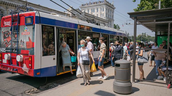 Люди и общественный транспорт  - Sputnik Молдова