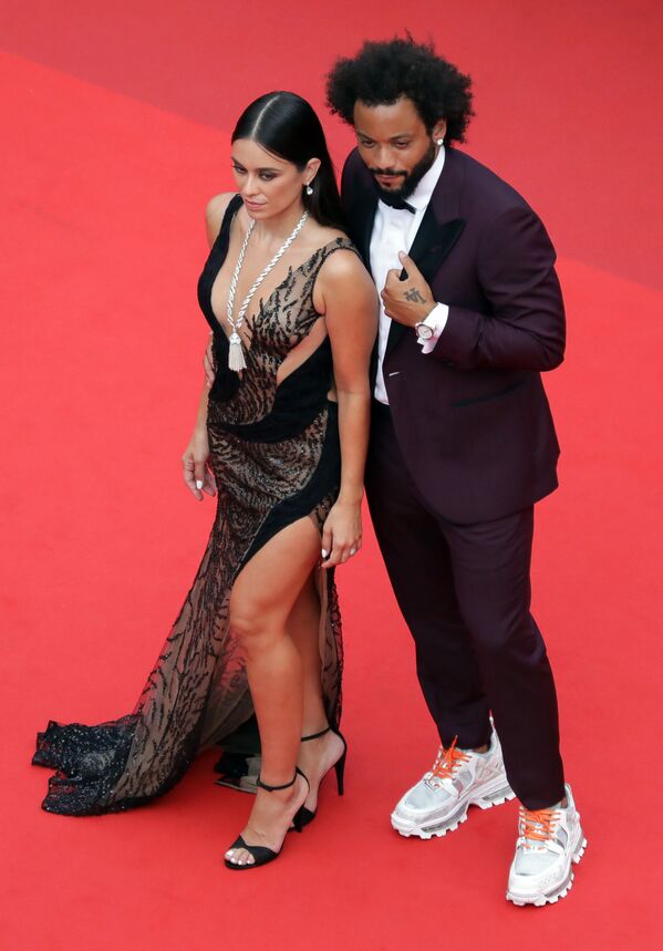 Fotbalistul Marcelo Vieira și soția sa Clarissa Alves pozează la cel de-al 74-lea Festival de Film de la Cannes din Cannes, Franța - Sputnik Moldova-România
