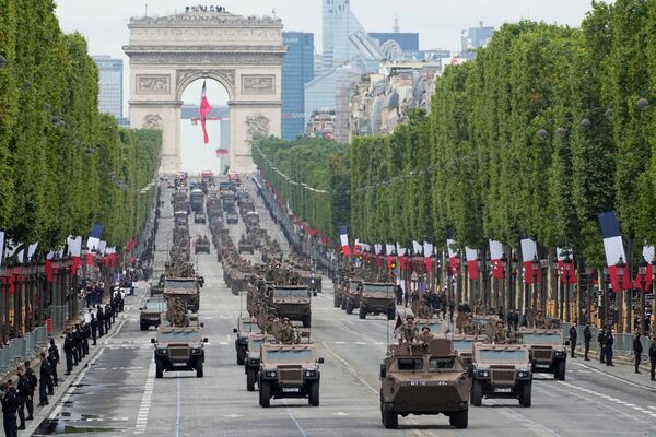 Парад в честь Дня взятия Бастилии в Париже. - Sputnik Молдова