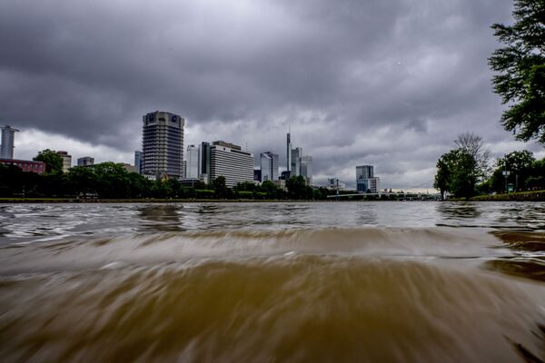 Разлившаяся река Майн во Франкфурте, Германия. - Sputnik Молдова