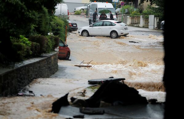 Stradă inundată după ploile abundente în Hagen, Germania - Sputnik Moldova