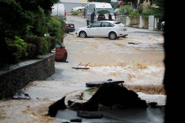 Затопленная улица после проливных дождей в Хагене, Германия. - Sputnik Молдова