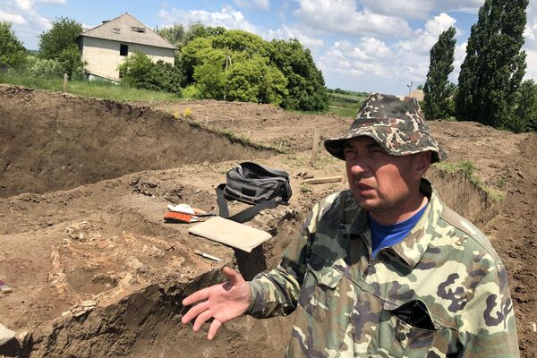 Археолог Виталий Синика рассказывает о раскопках кургана у села Глиное - Sputnik Молдова