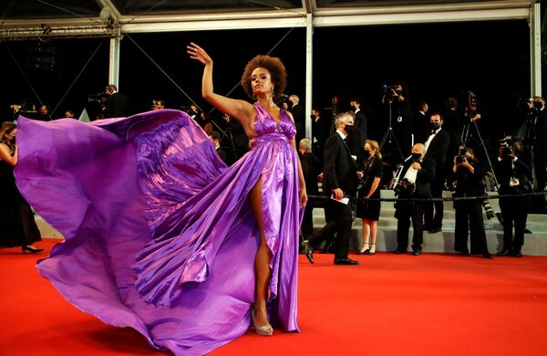 Invitată pe covorul roșu la Festivalul de Film de la Cannes 2021. - Sputnik Moldova